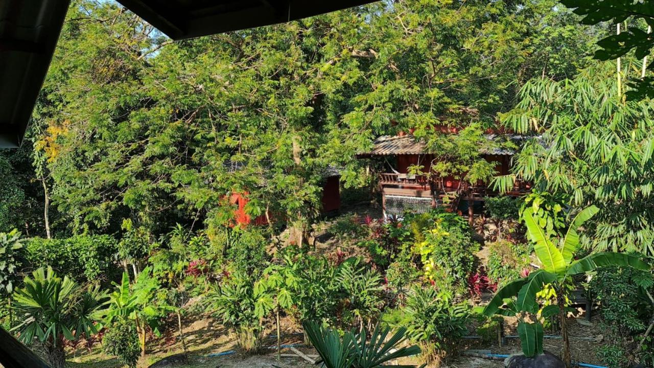 Wooden Hut Koh Kood Hotel Ko Kut Exterior foto